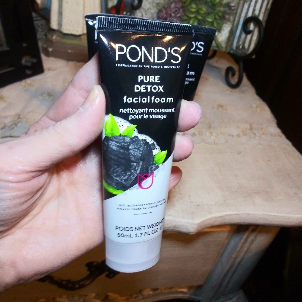 Set Of Three Ponds Pure Detox Facial Foam With Activated Carbon Carcoal - Picture 2 of 5
